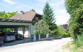 B&B Family Basement Apartment, Breakfast, Free Parking, 5Km From Tulln