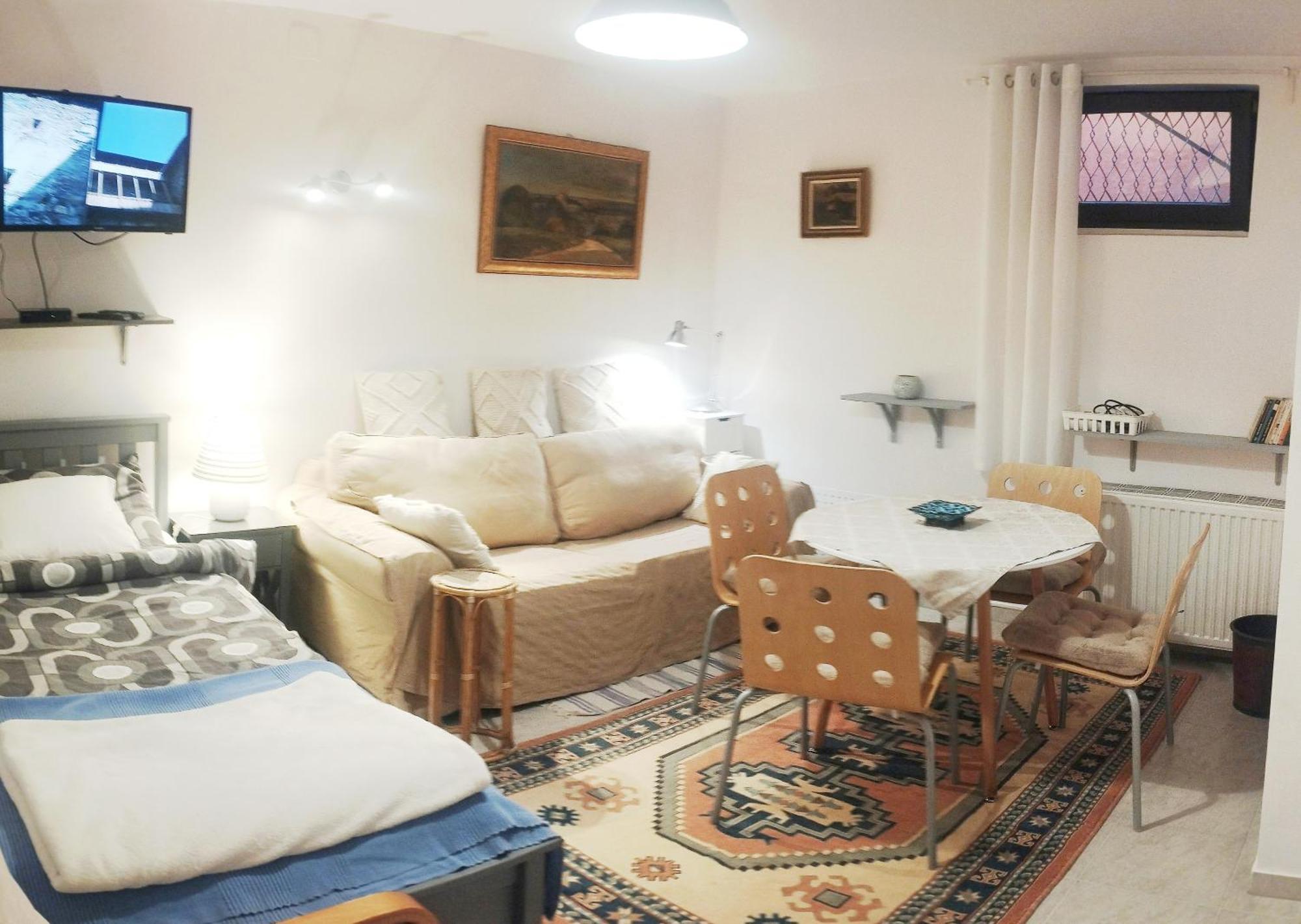 B&B Family Basement Apartment, Breakfast, Free Parking, 5Km From Tulln Chorherrn Zewnętrze zdjęcie
